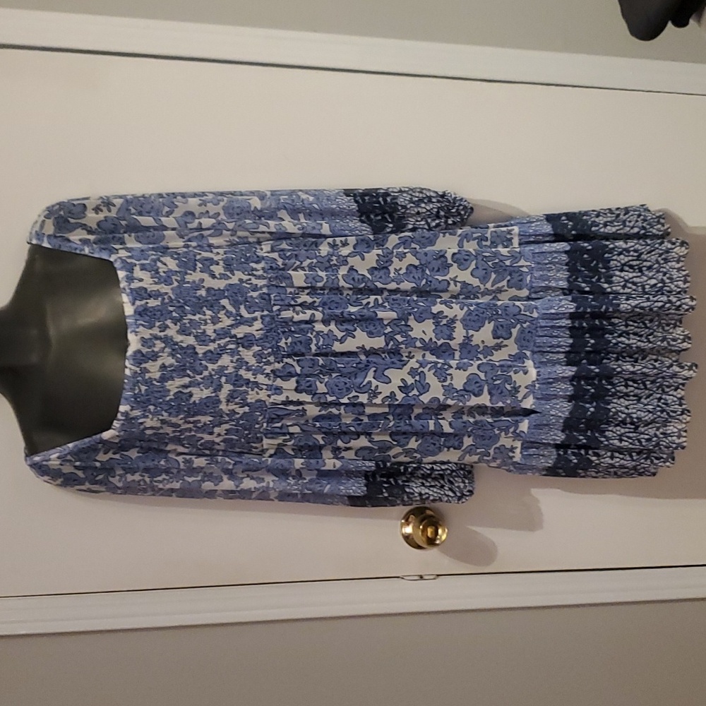 NWOT sz 6 Flowy Dress